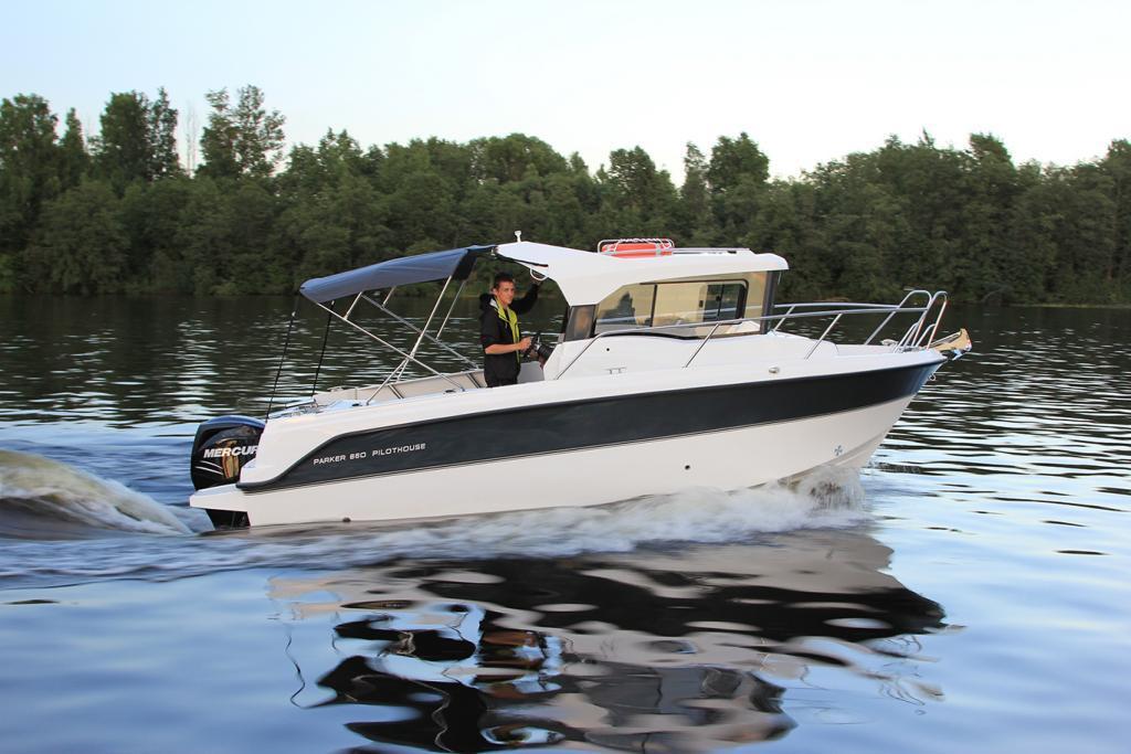 Parker 660 Pilothouse