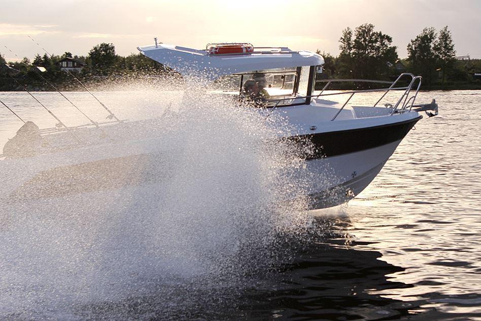 Parker 660 Pilothouse
