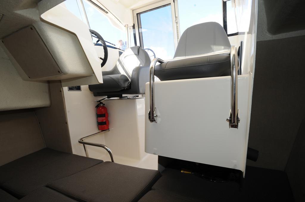 Parker 660 Pilothouse