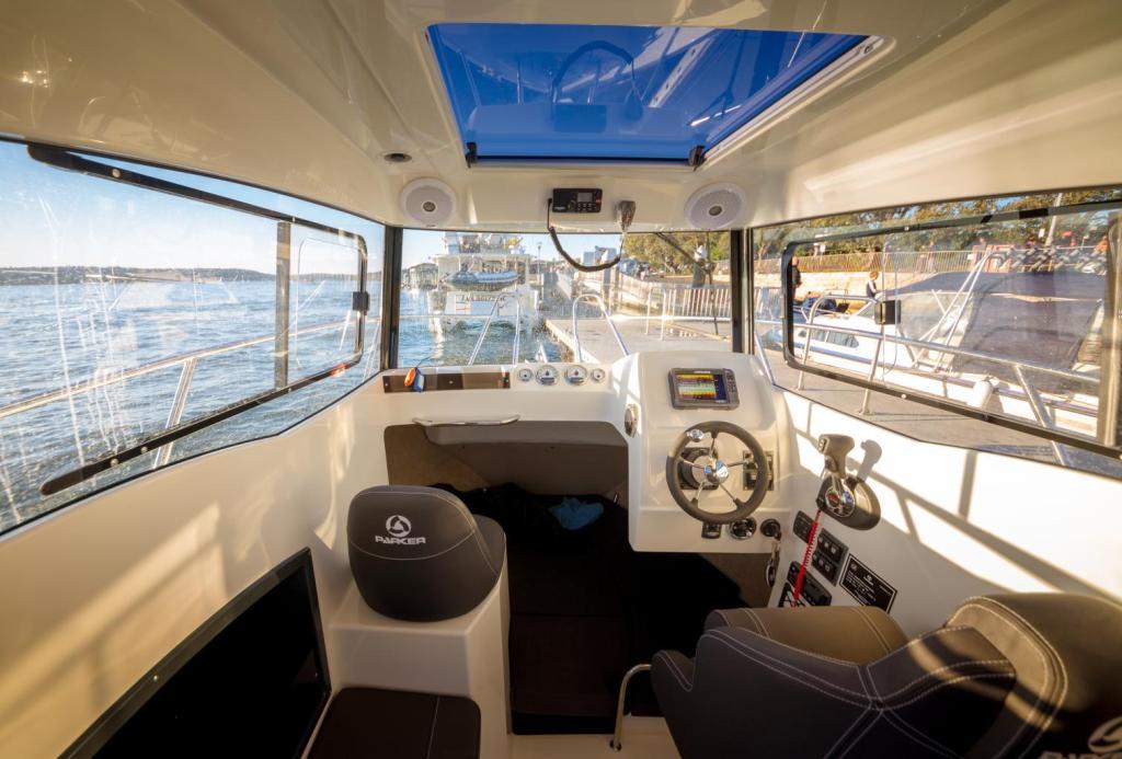 Parker 660 Pilothouse