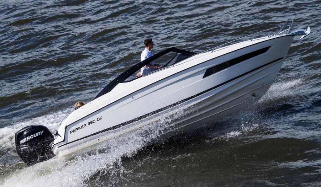 Parker 690 Day Cruiser