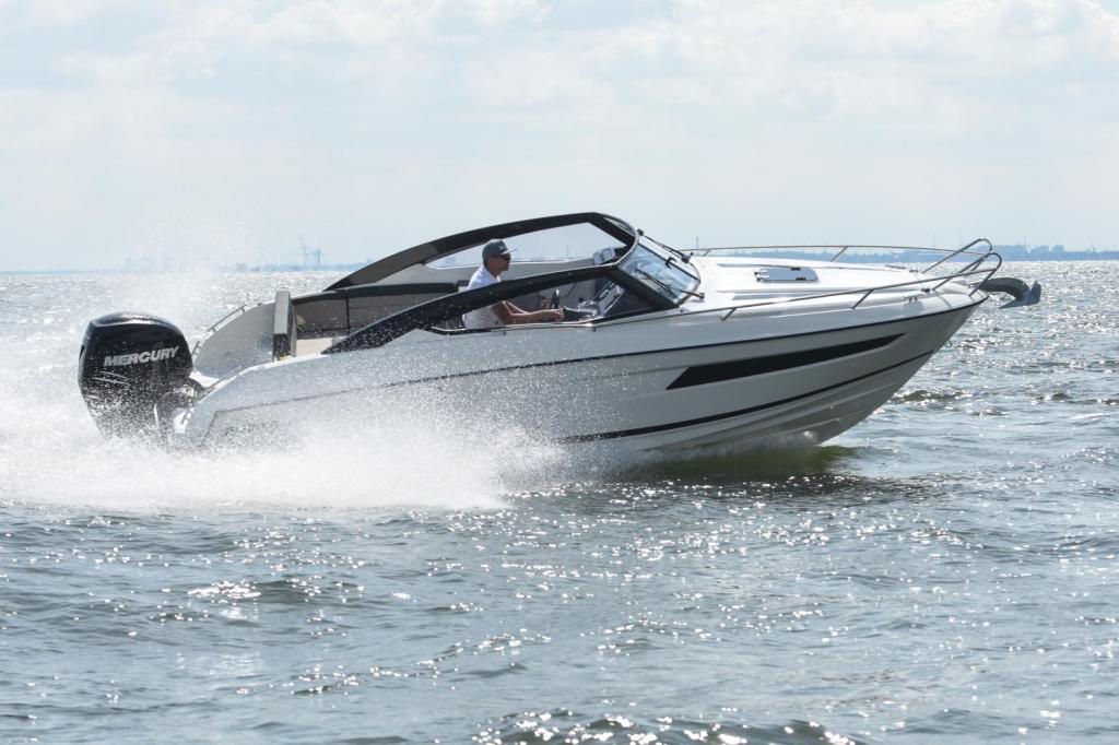 Parker 690 Day Cruiser