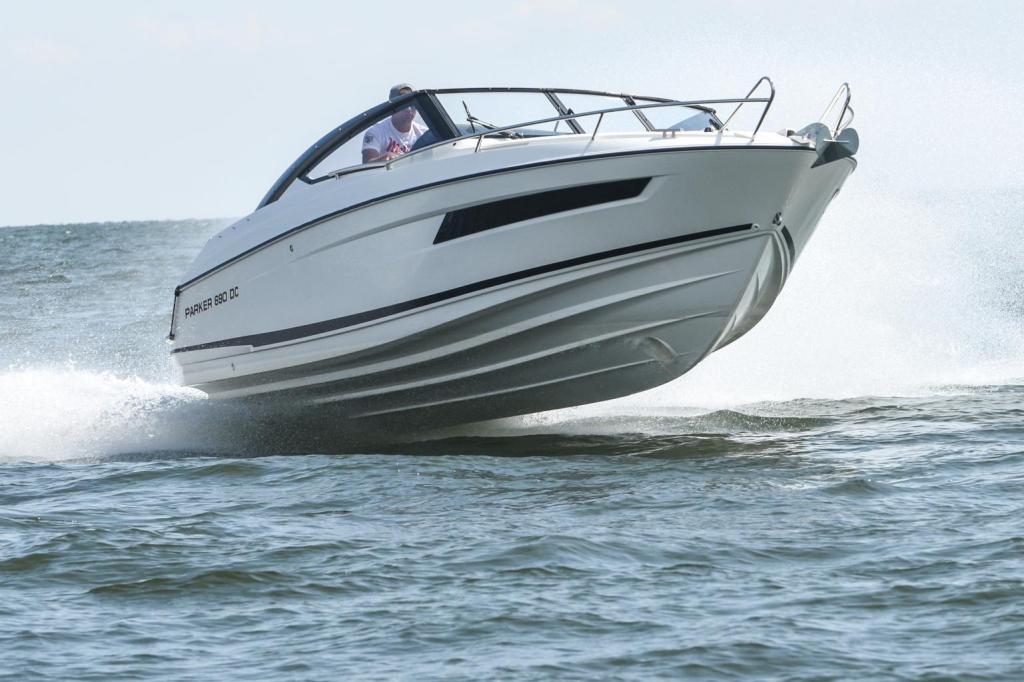 Parker 690 Day Cruiser