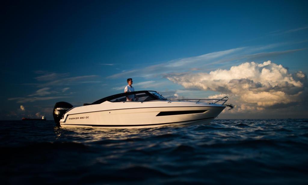 Parker 690 Day Cruiser