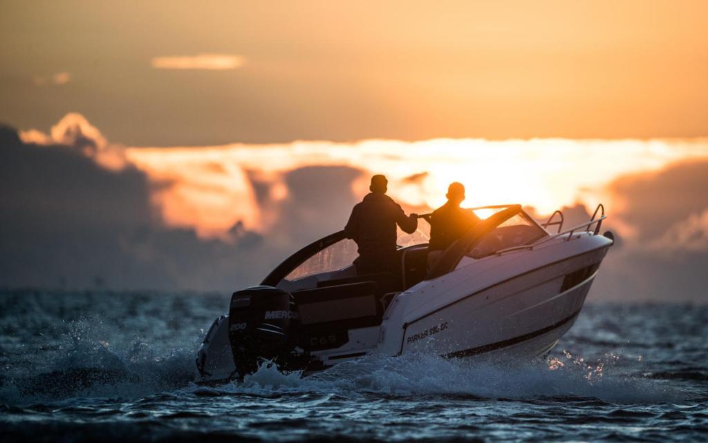 Parker 690 Day Cruiser