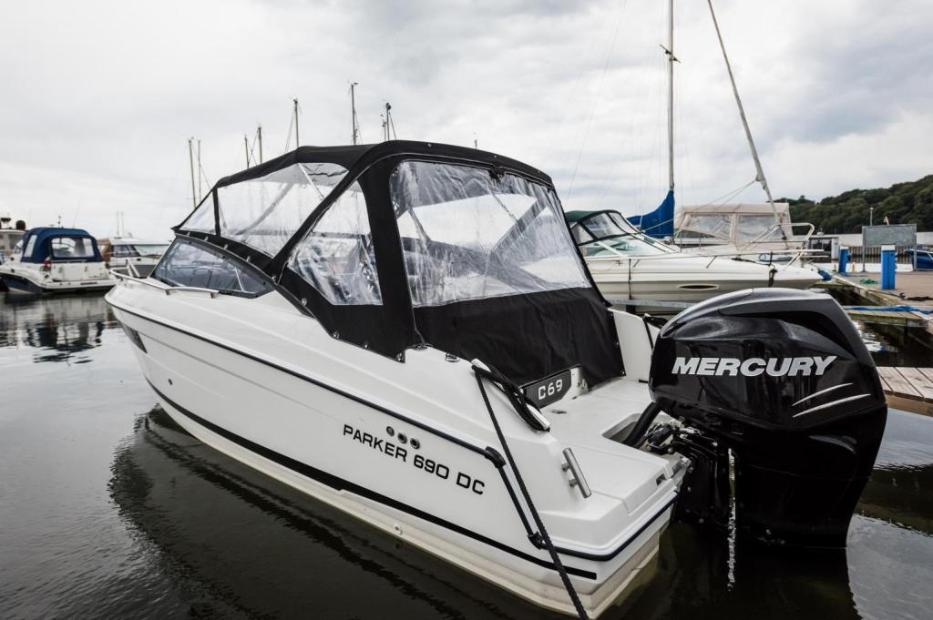 Parker 690 Day Cruiser