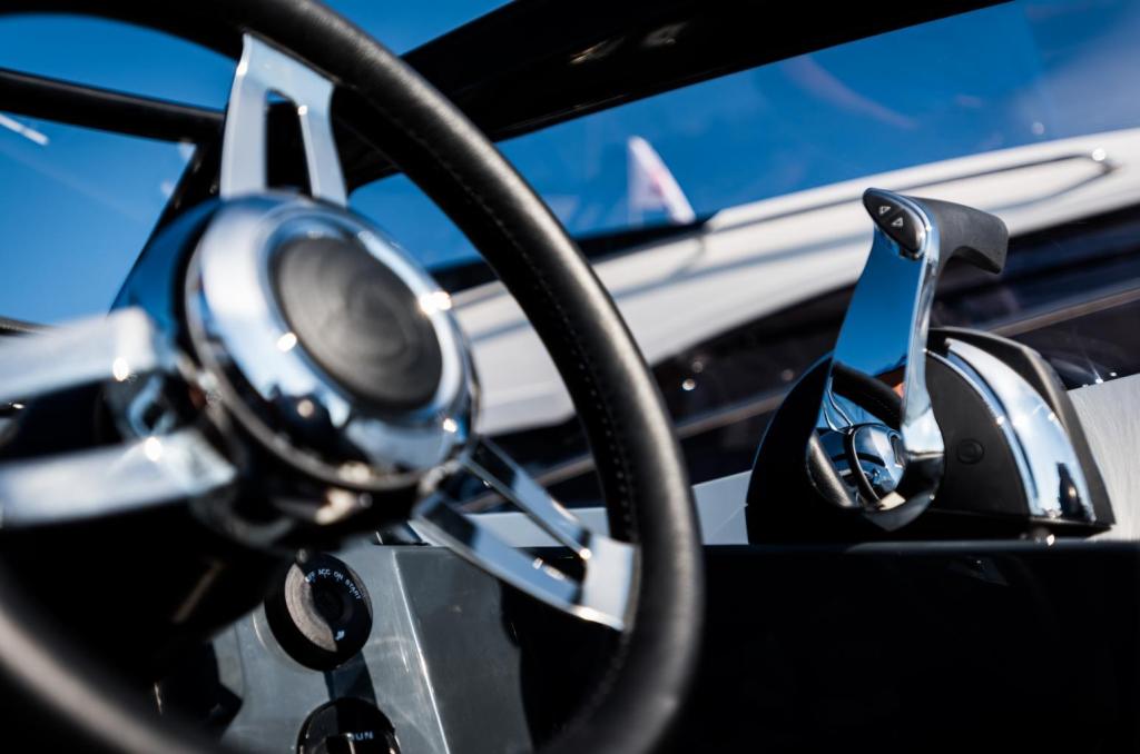 Parker 690 Day Cruiser