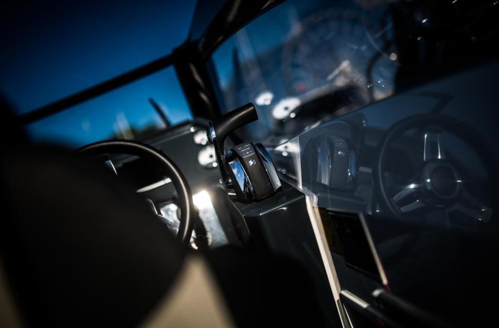 Parker 690 Day Cruiser