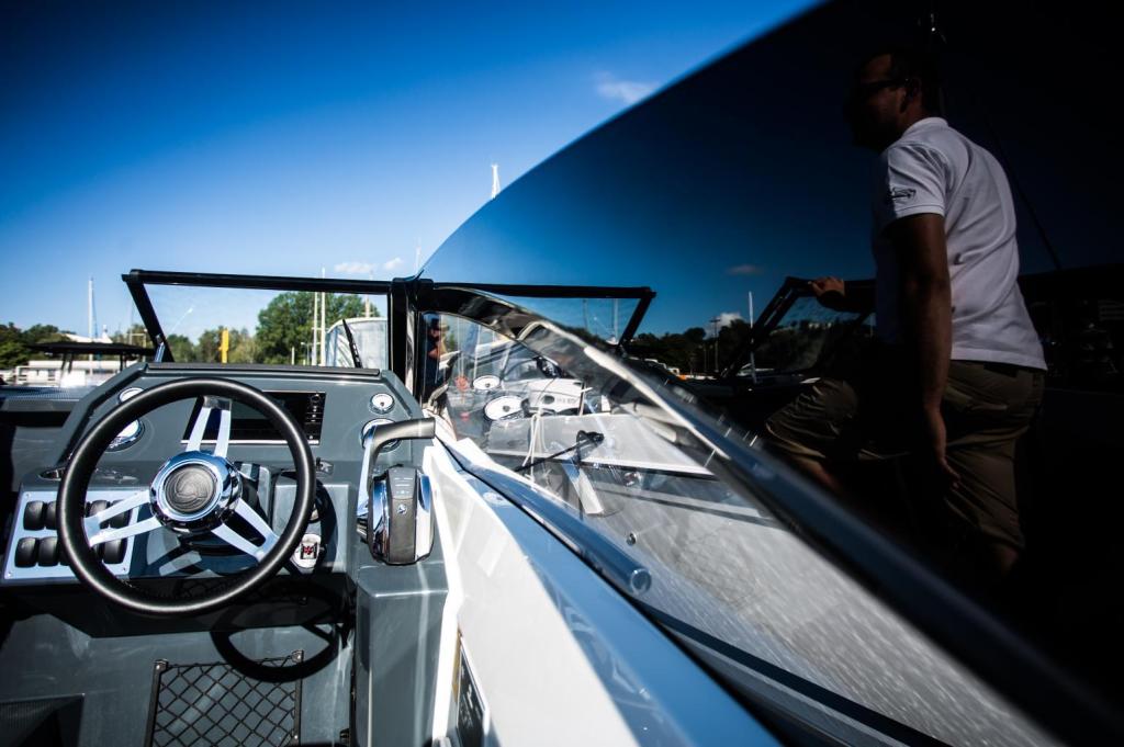 Parker 690 Day Cruiser