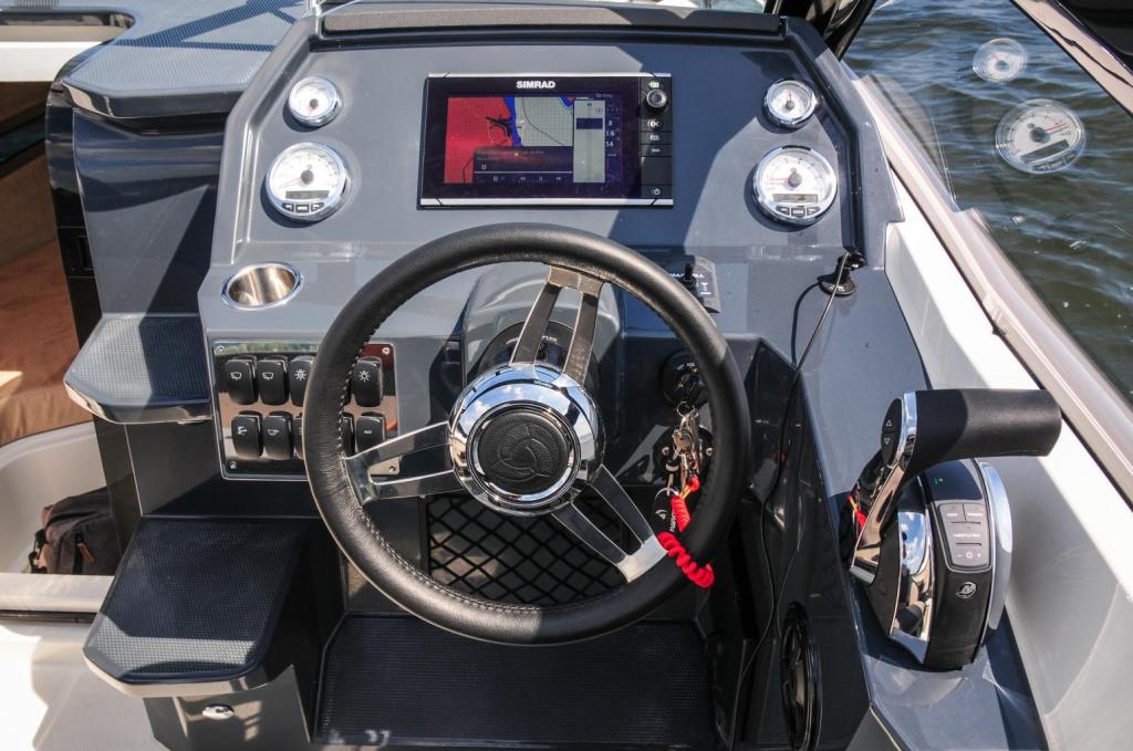 Parker 690 Day Cruiser