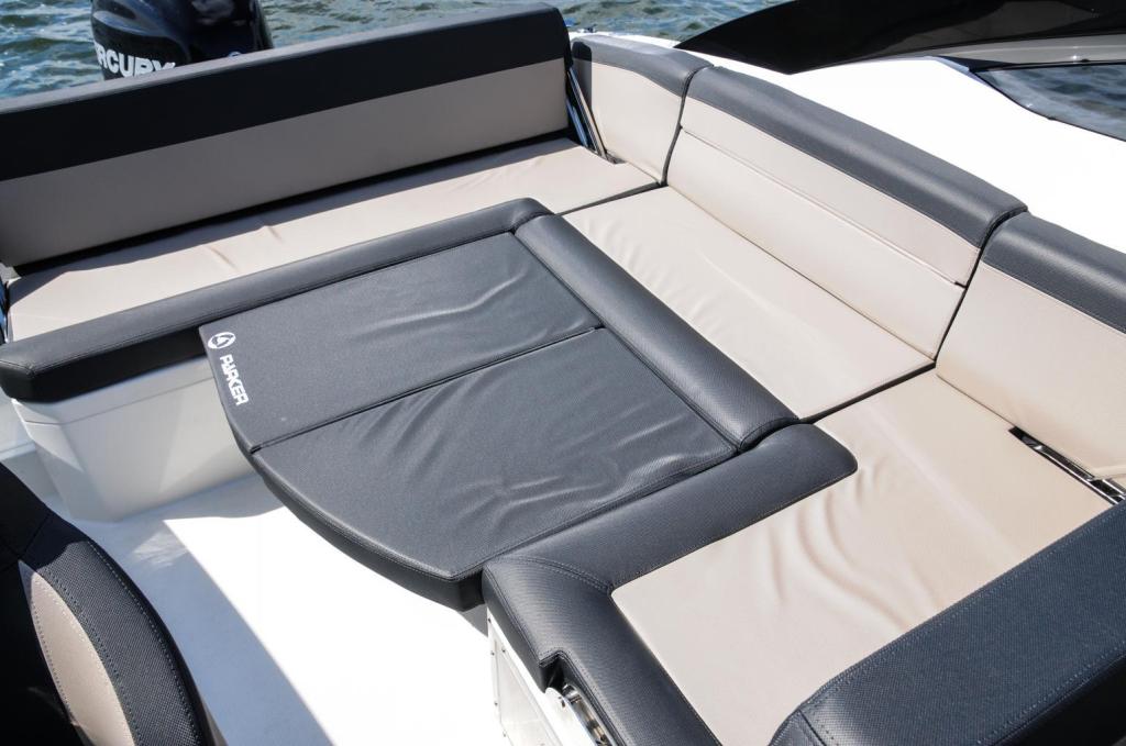 Parker 690 Day Cruiser