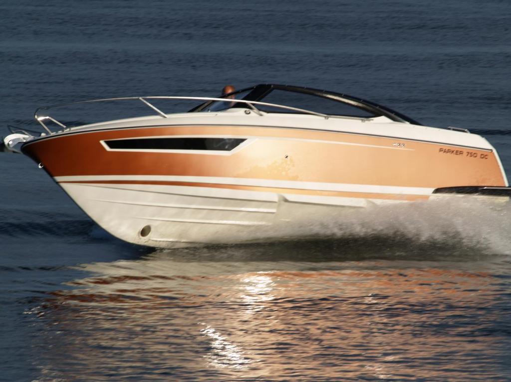 Parker 750 Day Cruiser