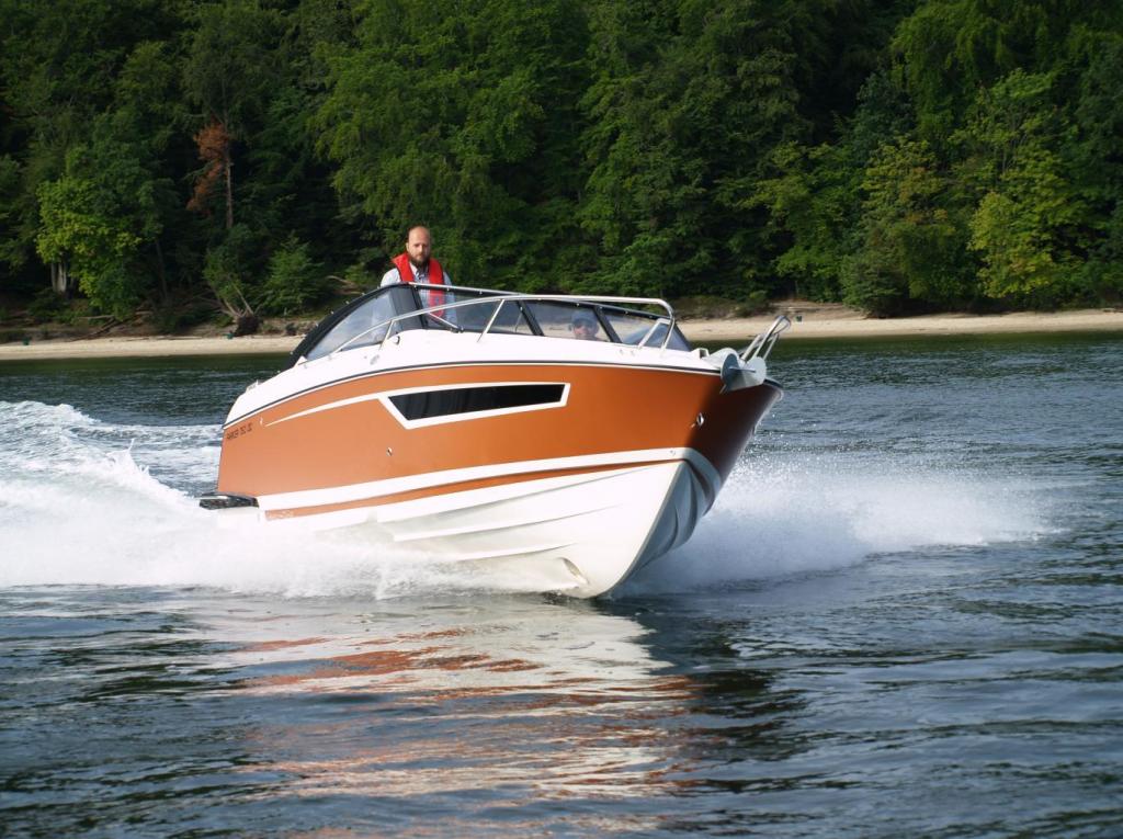 Parker 750 Day Cruiser