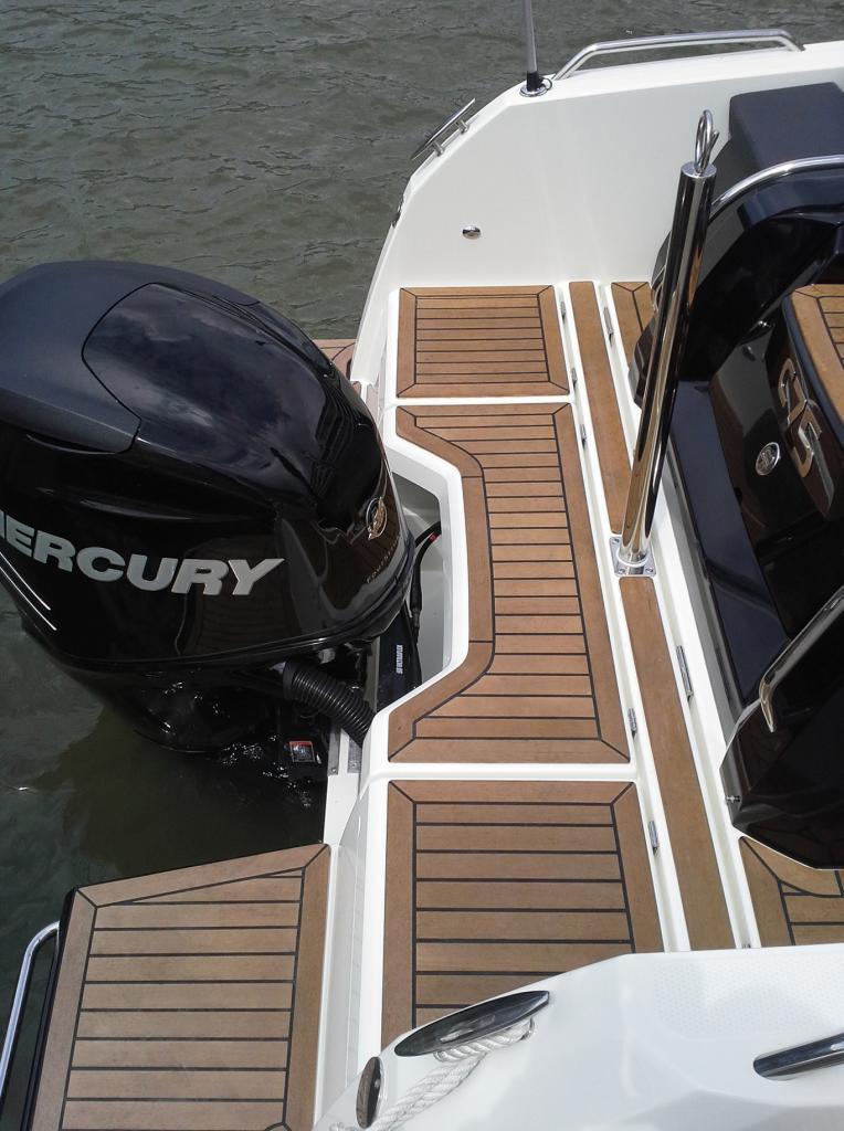 Parker 750 Day Cruiser