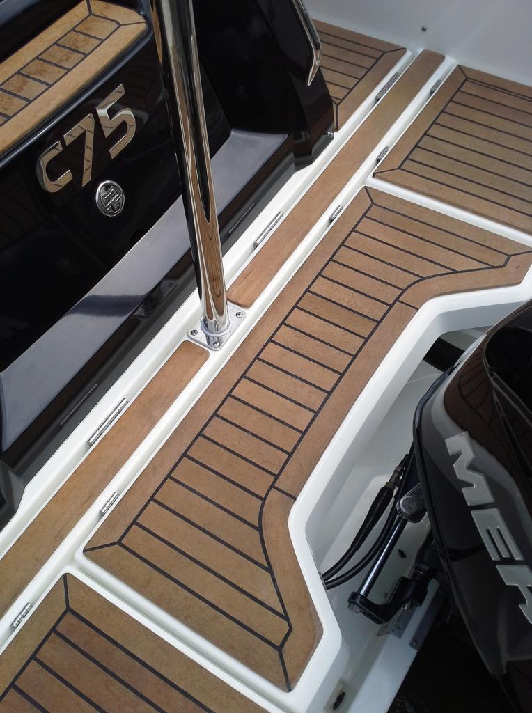 Parker 750 Day Cruiser