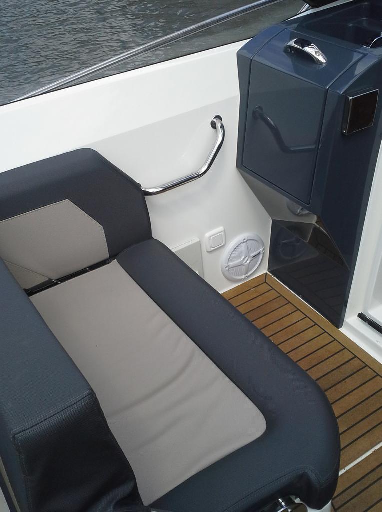 Parker 750 Day Cruiser