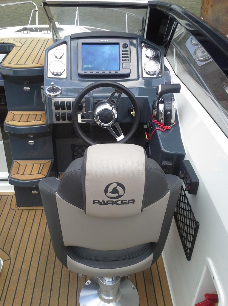 Parker 750 Day Cruiser