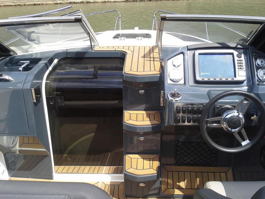 Parker 750 Day Cruiser