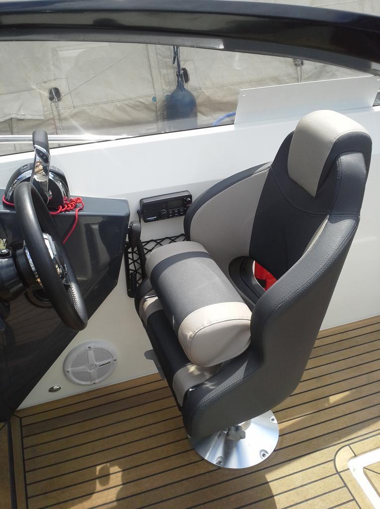 Parker 750 Day Cruiser