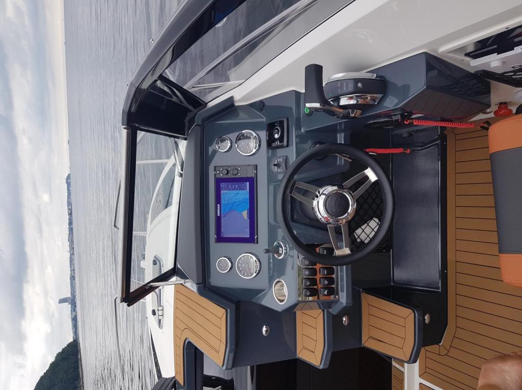 Parker 750 Day Cruiser