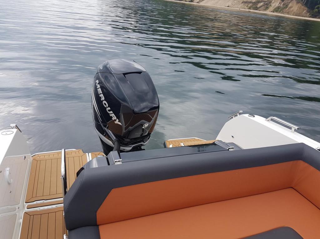 Parker 750 Day Cruiser