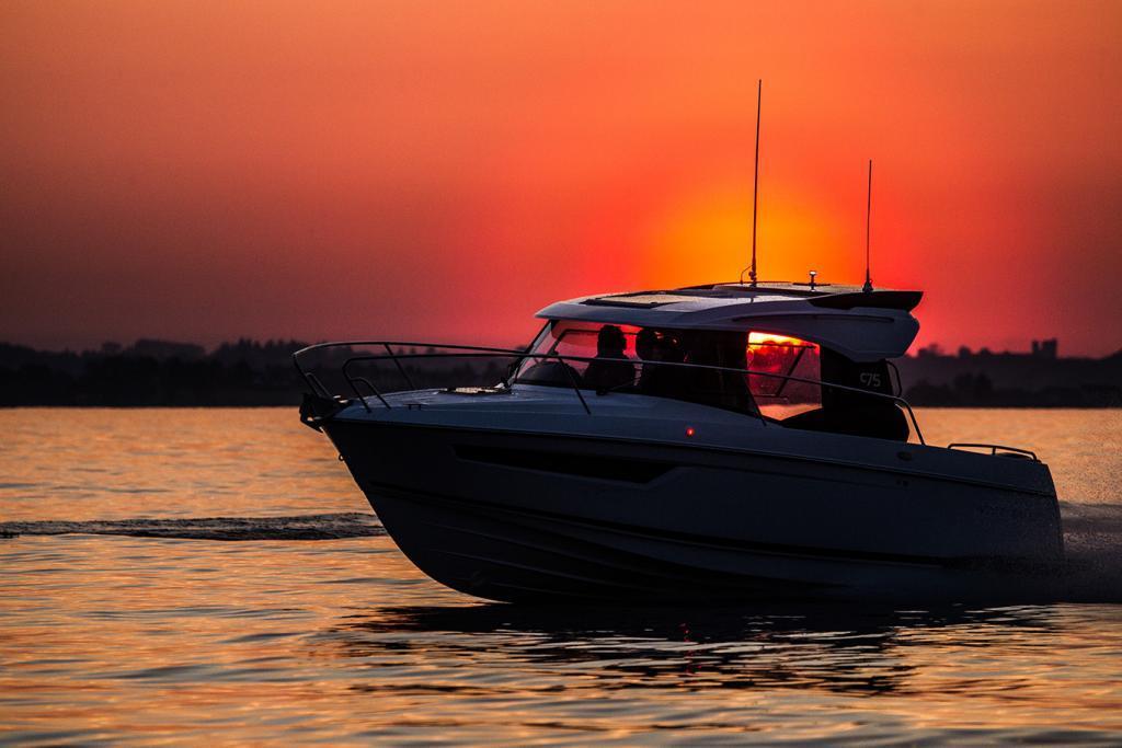Parker 750 Cabin Cruiser