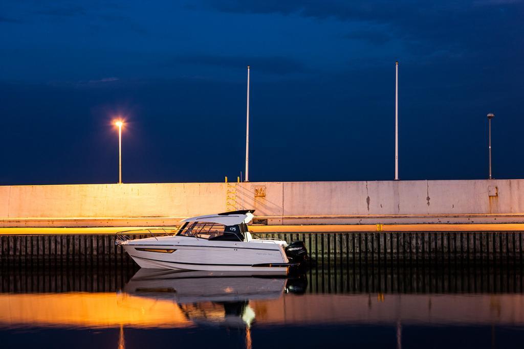 Parker 750 Cabin Cruiser