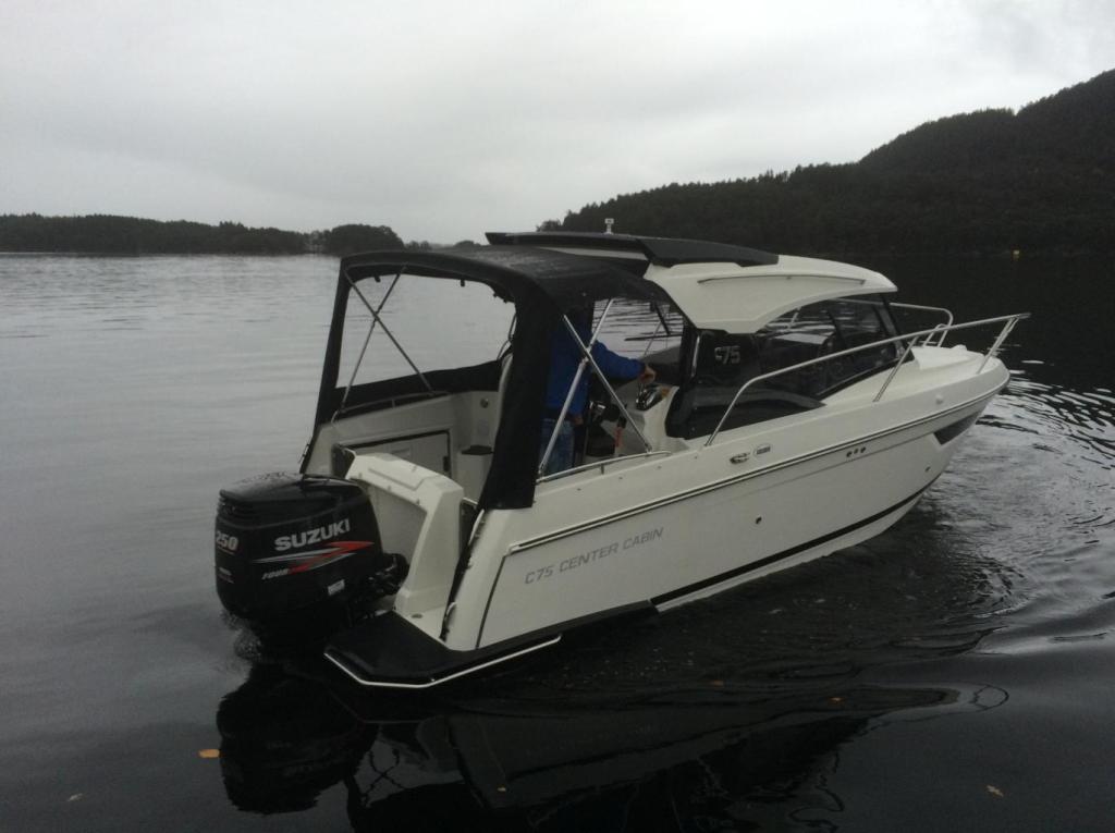 Parker 750 Cabin Cruiser