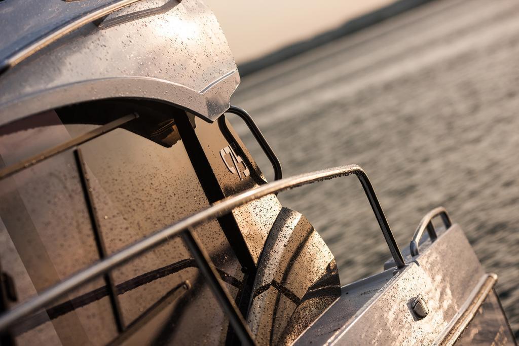 Parker 750 Cabin Cruiser