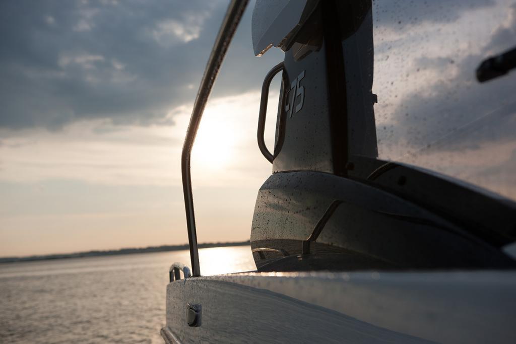 Parker 750 Cabin Cruiser