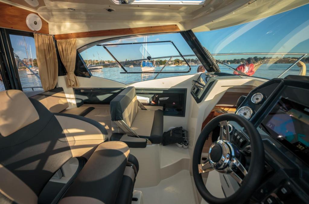 Parker 750 Cabin Cruiser