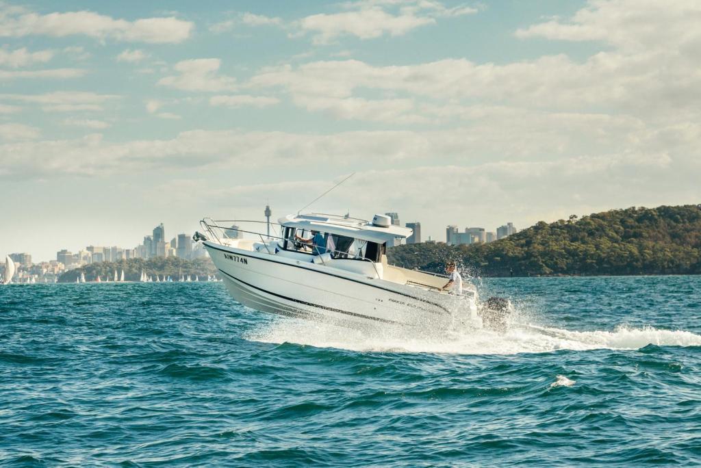 Parker 800 Pilothouse