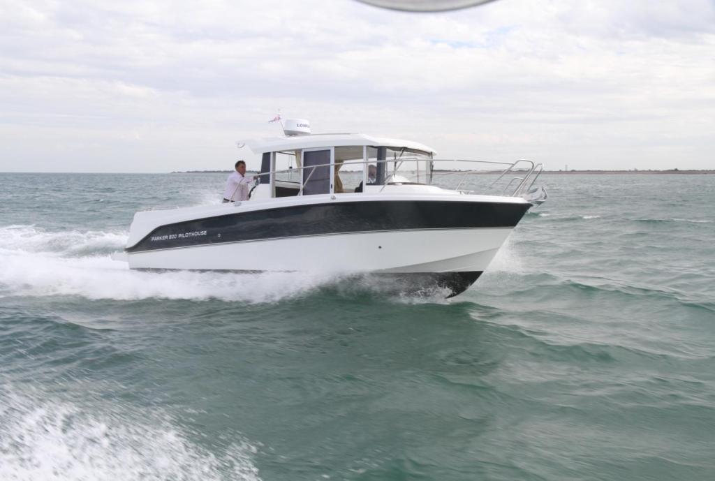 Parker 800 Pilothouse
