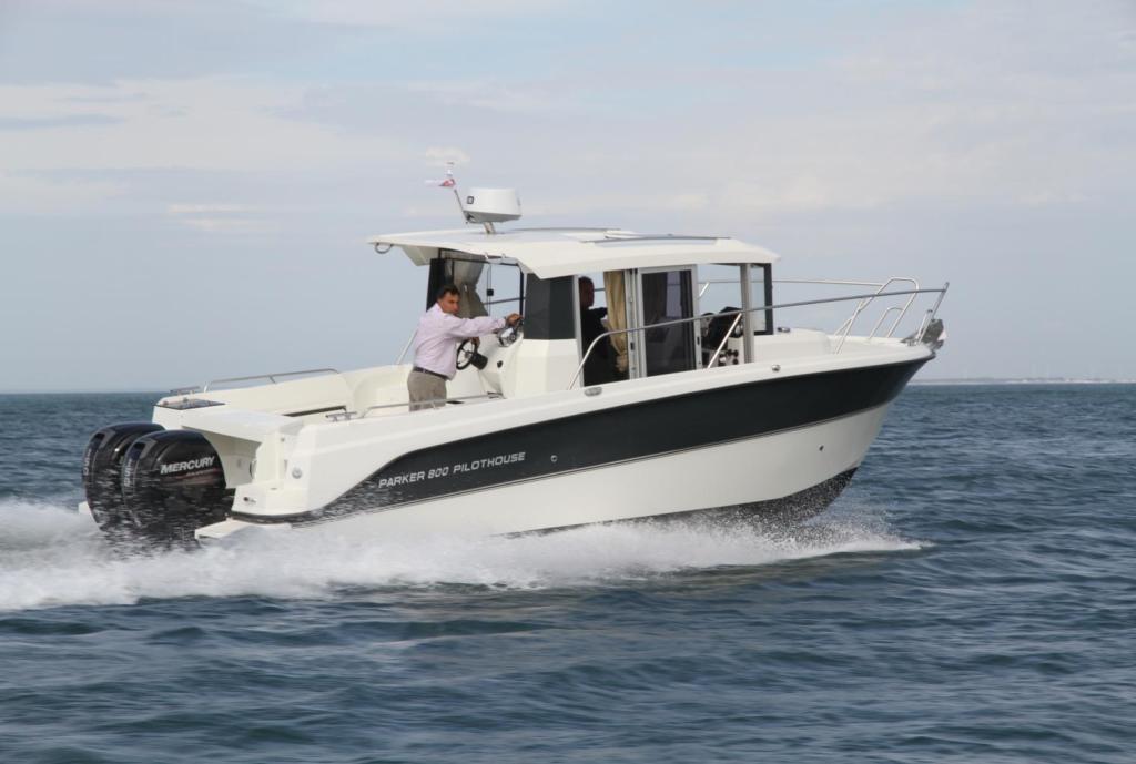 Parker 800 Pilothouse