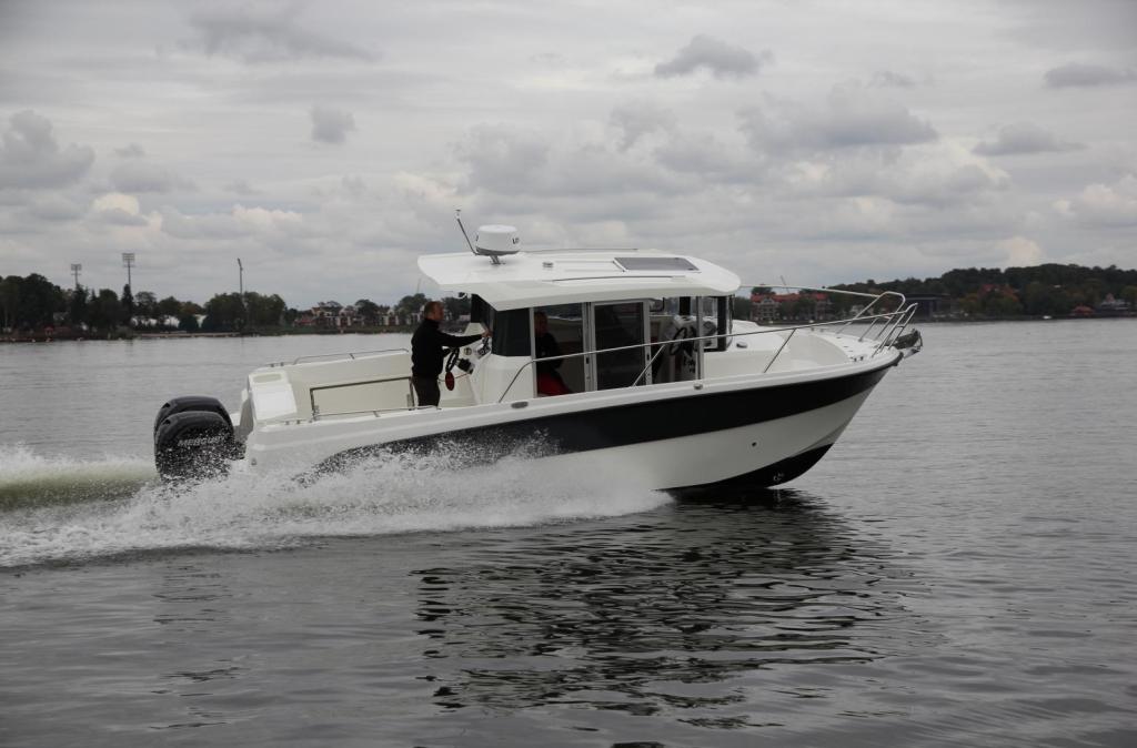 Parker 800 Pilothouse