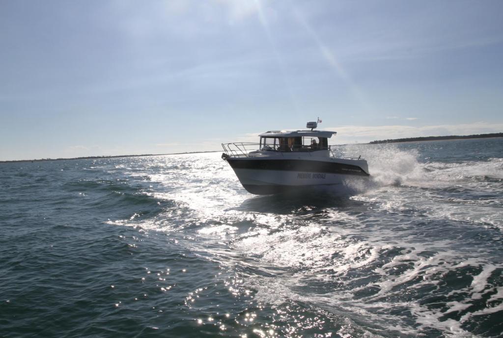 Parker 800 Pilothouse