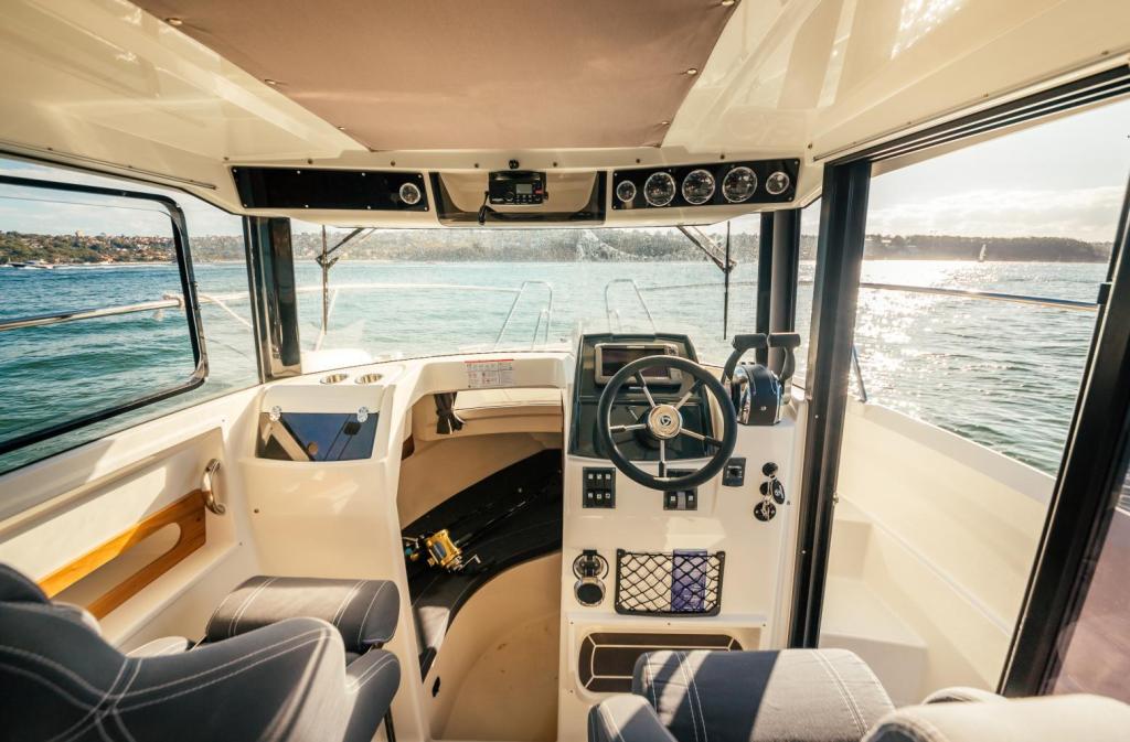 Parker 800 Pilothouse