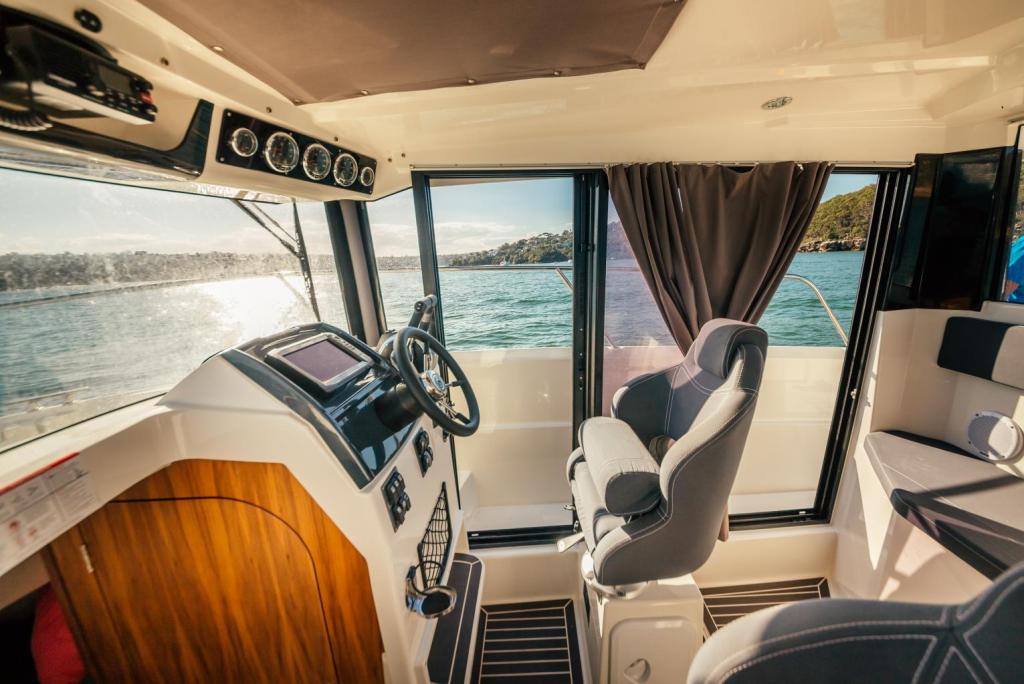 Parker 800 Pilothouse