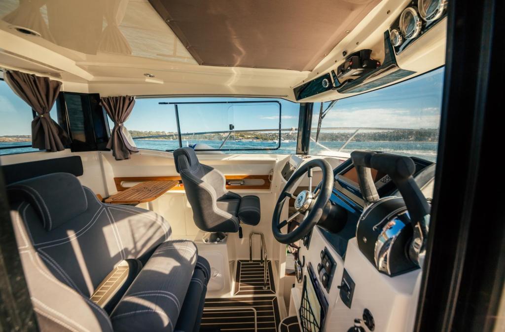 Parker 800 Pilothouse