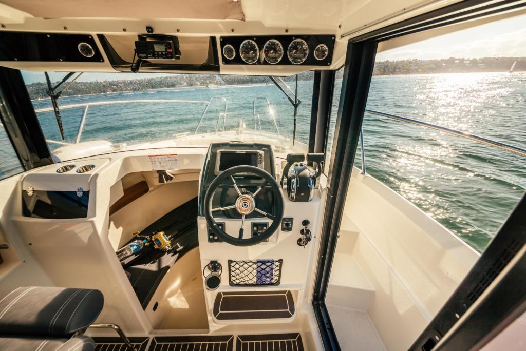 Parker 800 Pilothouse