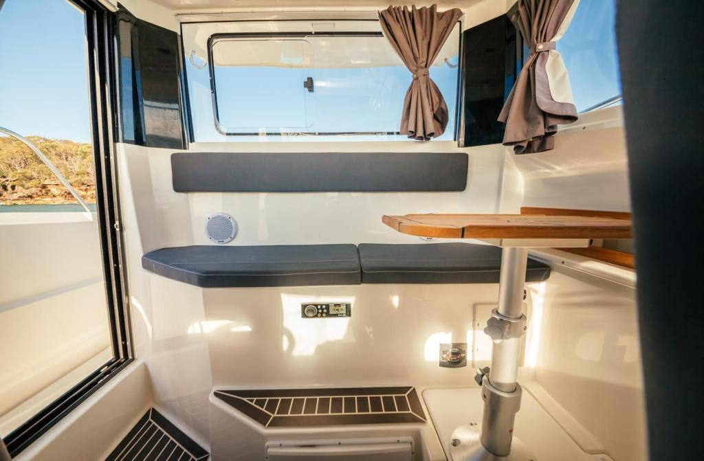 Parker 800 Pilothouse