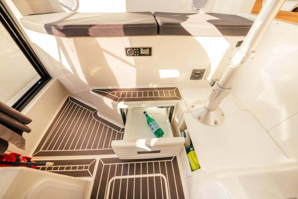 Parker 800 Pilothouse