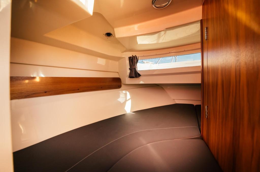 Parker 800 Pilothouse