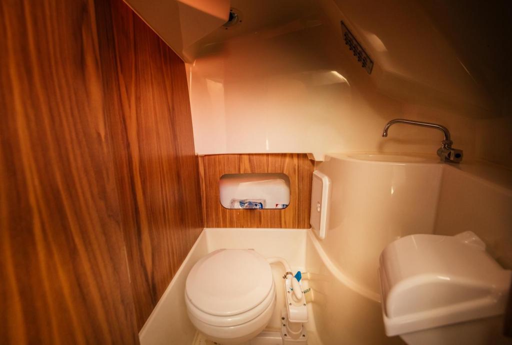 Parker 800 Pilothouse