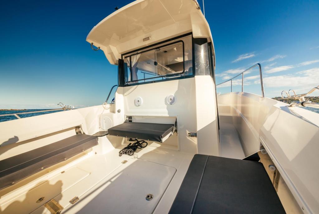 Parker 800 Pilothouse