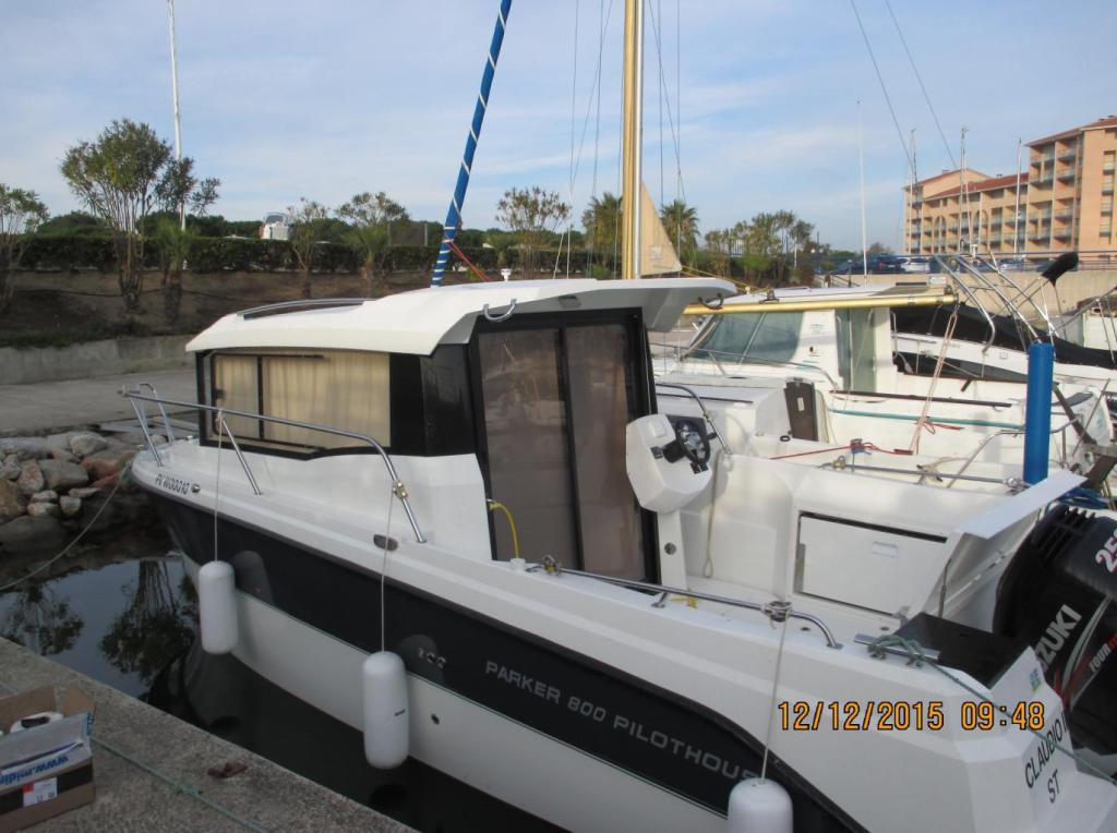 Parker 800 Pilothouse