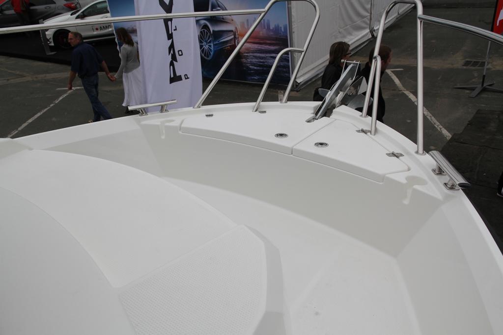 Parker 800 Pilothouse