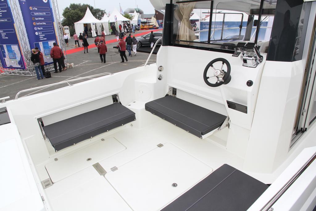 Parker 800 Pilothouse