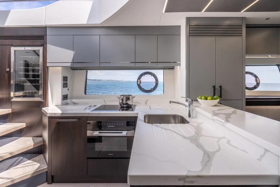 Sunseeker Sport Yacht 75