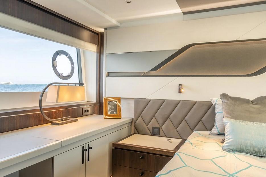 Sunseeker Sport Yacht 75